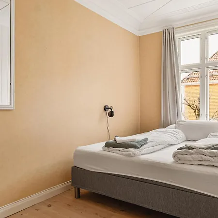 Spacious! 2024 Renovated! 4 Bedrooms! *