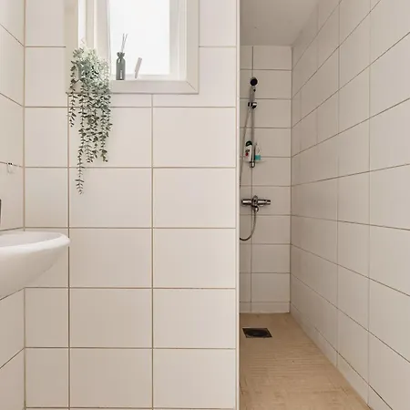 Spacious! 2024 Renovated! 4 Bedrooms! Apartment Bergen