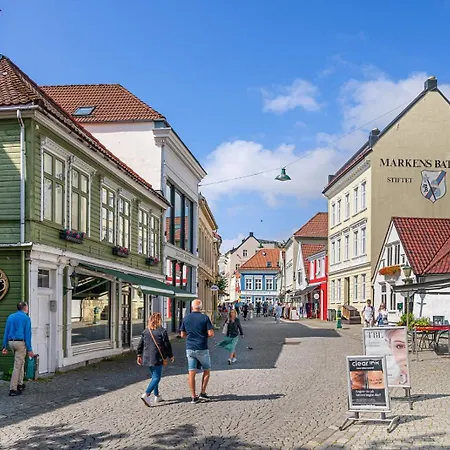 Apartman Spacious! 2024 Renovated! 4 Bedrooms!