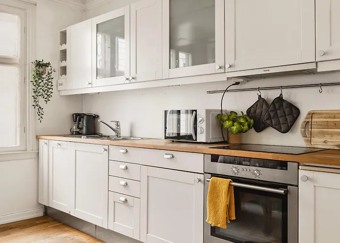 شقة Spacious! 2024 Renovated! 4 Bedrooms! *